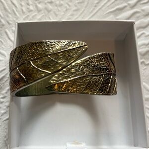 FREE PEOPLE Textured Gold LEAF Cuff Bracelet 🍃